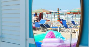 Il mare delle Marche, una regione al plurale. Qui il soggiorno è un viaggio a 360 gradi