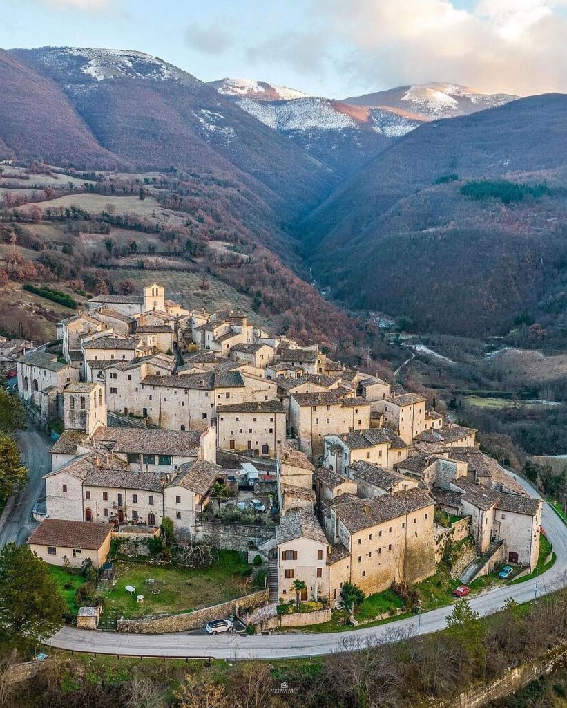 in-umbria-a-vallo-di-nera-esperienze-nella-natura-a-sentieri-e-racconti