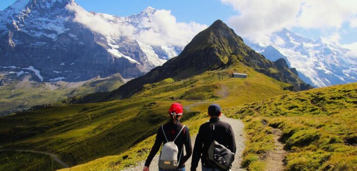Cammini turistici, via libera alla legge: più fondi e cabina di regia per il turismo lento