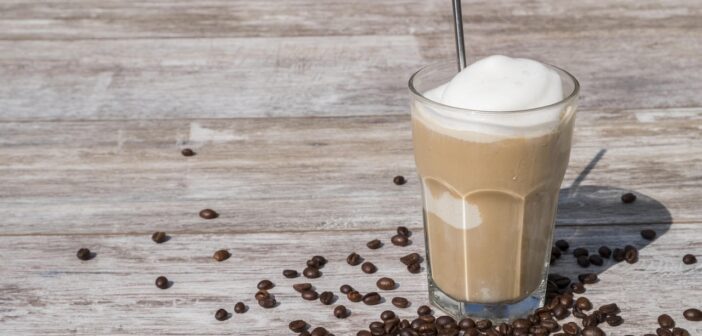 A qualcuno piace… freddo, la Generazione Z scelglie il cold coffee, protagonista dell’estate